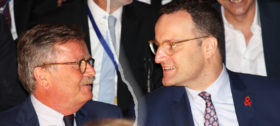 Prof. Frank-Ulrich Montgomery und Jens Spahn (r.) bei der Eröffnung des 122. Deutschen Ärztetags in Münster 2019.